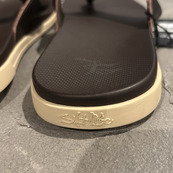 Salt Life Leather Upper,rubber outsole,textured insole, thong flip flops/sandals - Picture 6 of 11